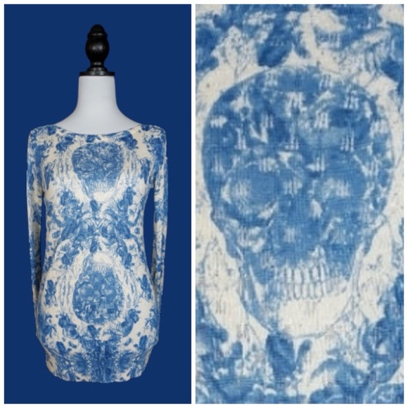 Kimchi Blue Sweaters - Urban Outfitters Kimchi Blue Ivory & Blue Skull Illusion Floral Sweater Size M